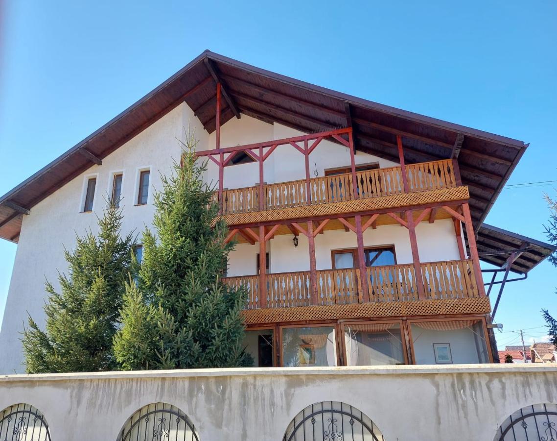 Pensiunea Vera Rîşnov Exteriör bild